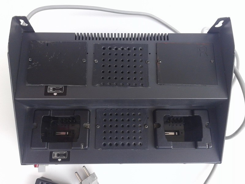 Yaesu NC-33 punjač